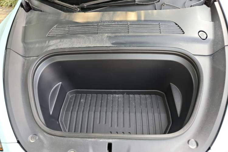 Used Tesla Model Y 2024 Rear-Wheel-Drive Version Engine Bay