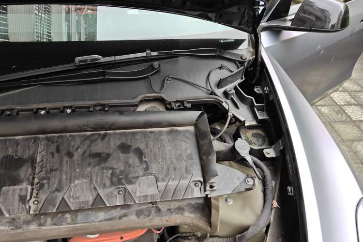 Used Tesla Model Y 2024 Rear-Wheel-Drive Version Engine Bay Left