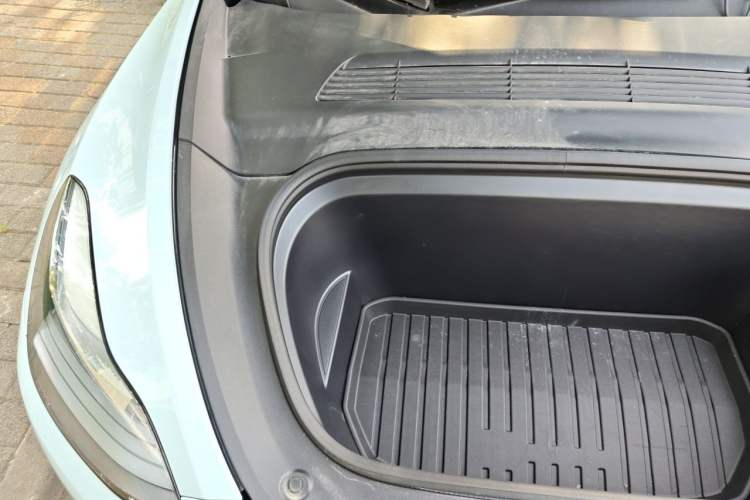 Used Tesla Model Y 2024 Rear-Wheel-Drive Version Engine Bay Right