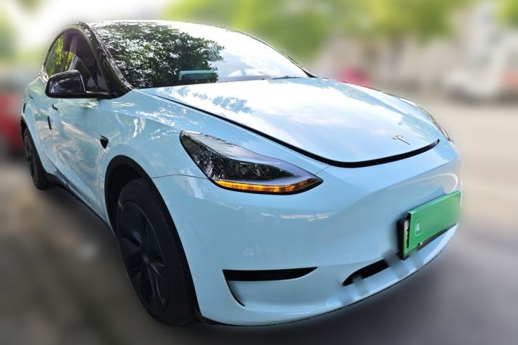 Used Tesla Model Y 2024 Rear-Wheel-Drive Version Front Right 45 Deg