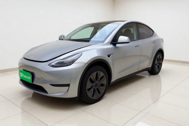 Ojetý Tesla Model Y 2024 Rear-Wheel-Drive Version
