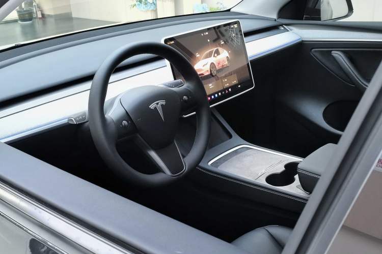 Used Tesla Model Y 2024 Rear-Wheel-Drive Version Audio And AC Panel