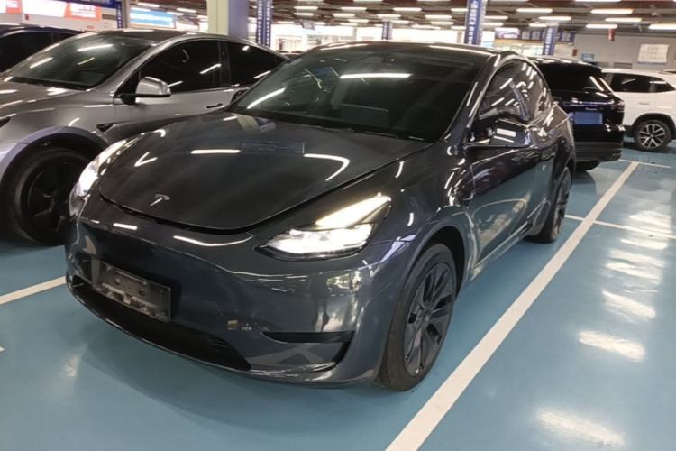 Tesla Model Y 2024 Rear-Wheel-Drive Version