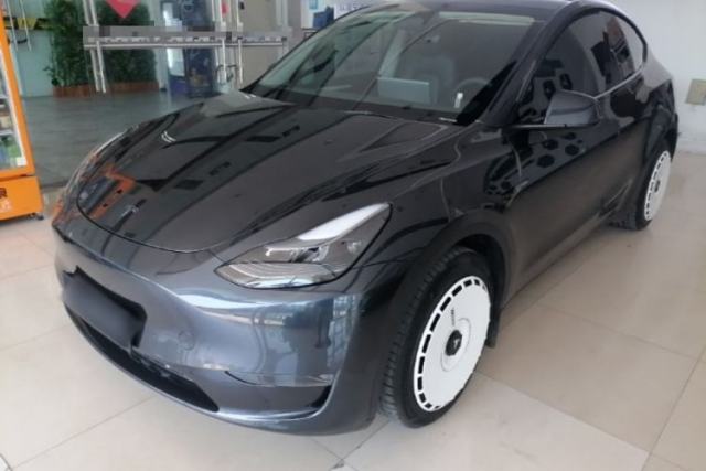 Used Tesla Model Y 2024 Long-Range All-Wheel-Drive Version