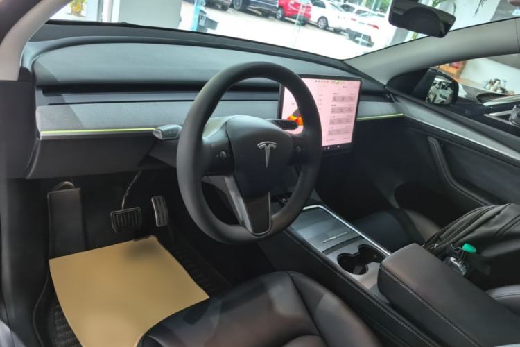 Used Tesla Model Y 2024 Rear-Wheel-Drive Version Center Console