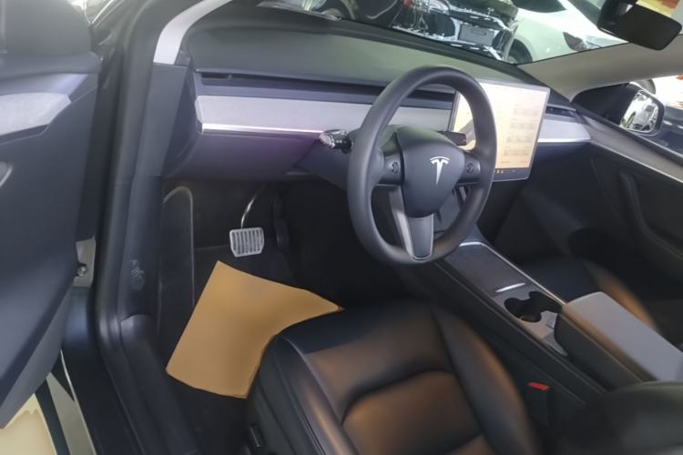 Used Tesla Model Y 2024 Rear-Wheel-Drive Version Center Console