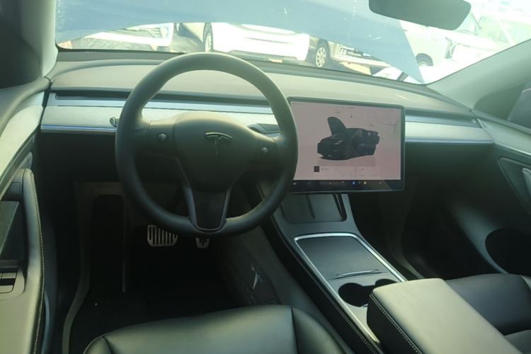 Used Tesla Model Y 2024 Long-Range All-Wheel-Drive Version Center Console