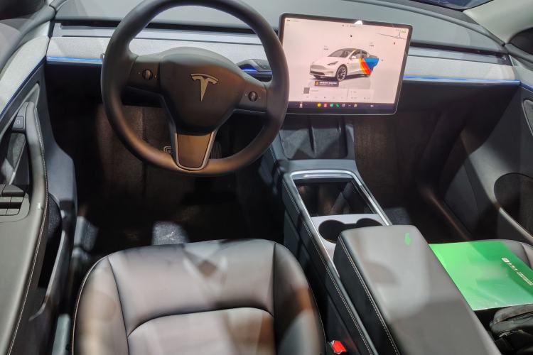 Used Tesla Model Y 2024 Rear-Wheel-Drive Version Center Console
