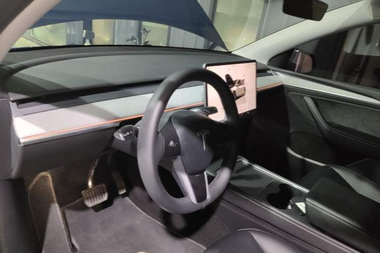 Used Tesla Model Y 2024 Rear-Wheel-Drive Version Center Console
