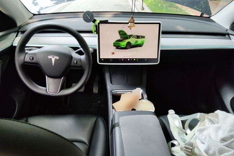 Used Tesla Model Y 2024 Long-Range All-Wheel-Drive Version Center Console