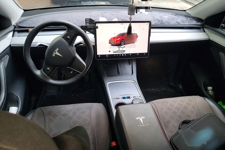 Used Tesla Model Y 2024 Rear-Wheel-Drive Version Center Console