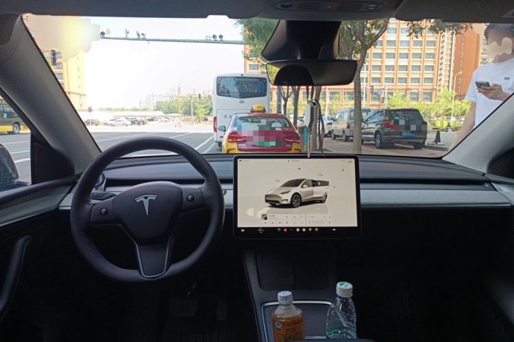 Used Tesla Model Y 2024 Rear-Wheel-Drive Version Center Console
