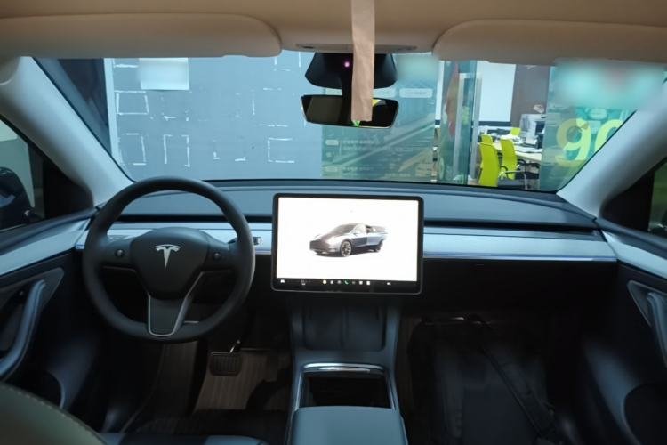 Used Tesla Model Y 2024 Long-Range All-Wheel-Drive Version Center Console
