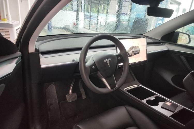 Used Tesla Model Y 2024 Rear-Wheel-Drive Version Center Console