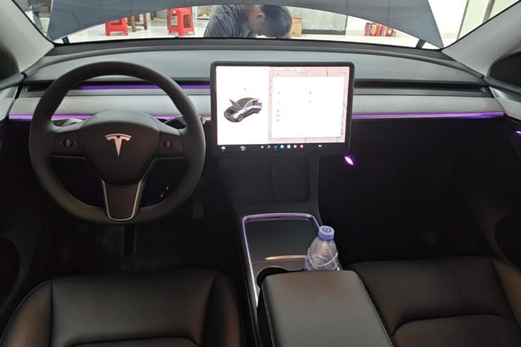 Used Tesla Model Y 2024 Rear-Wheel-Drive Version Center Console