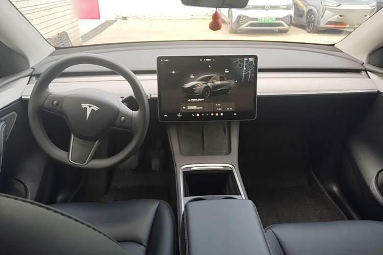 Used Tesla Model Y 2024 Rear-Wheel-Drive Version Center Console