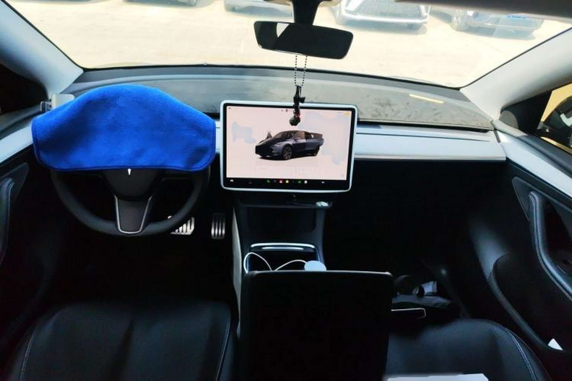Used Tesla Model Y 2024 Long-Range All-Wheel-Drive Version Center Console