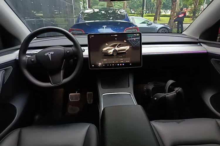 Used Tesla Model Y 2024 Long-Range All-Wheel-Drive Version Center Console