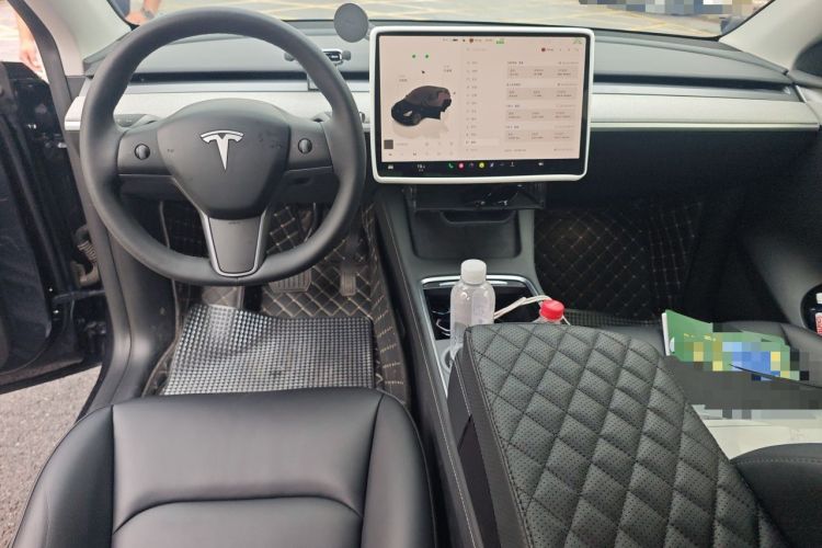 Used Tesla Model Y 2024 Long-Range All-Wheel-Drive Version Center Console