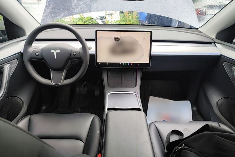 Used Tesla Model Y 2024 Long-Range All-Wheel-Drive Version Center Console