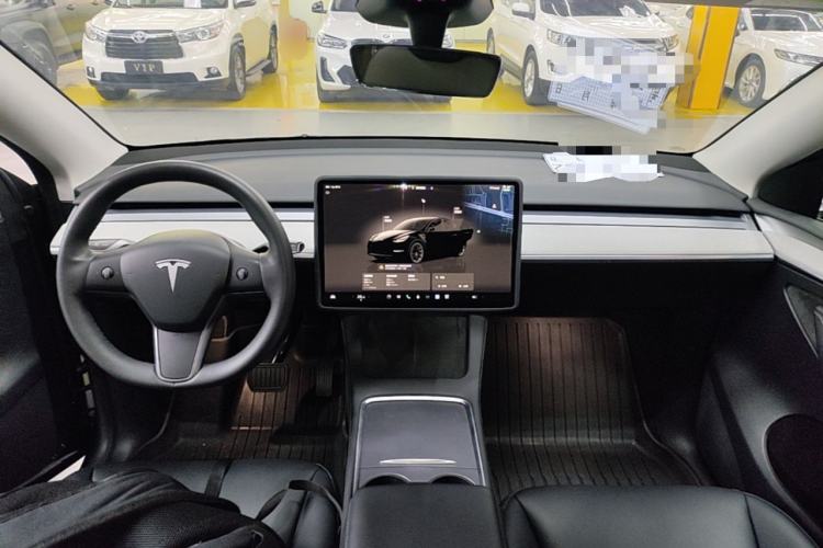 Used Tesla Model Y 2024 Long-Range All-Wheel-Drive Version Center Console