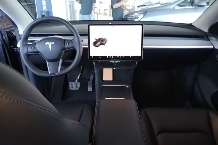 Used Tesla Model Y 2024 Rear-Wheel-Drive Version Center Console