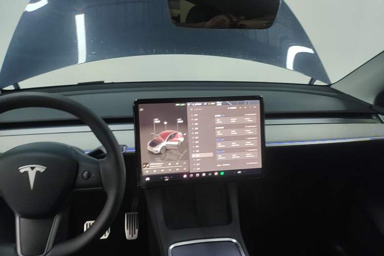 Used Tesla Model Y 2024 Long-Range All-Wheel-Drive Version Center Console