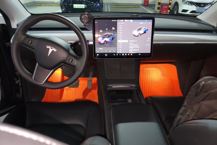 Used Tesla Model Y 2024 Rear-Wheel-Drive Version Center Console