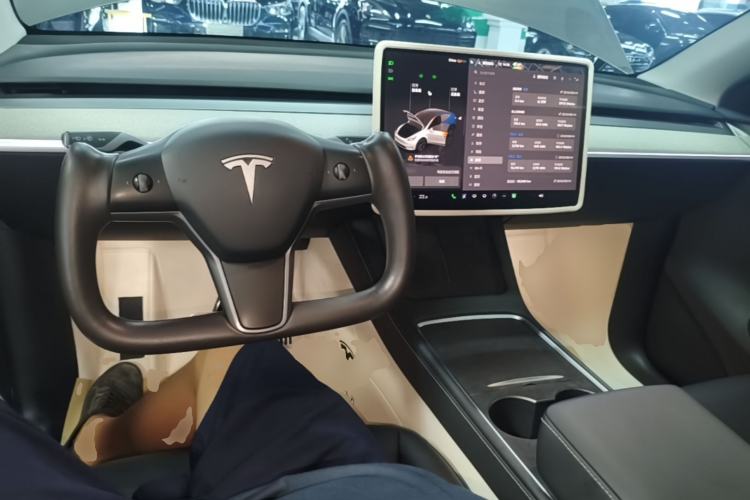 Used Tesla Model Y 2024 Long-Range All-Wheel-Drive Version Center Console