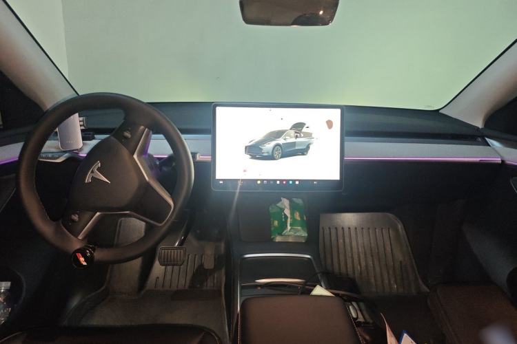 Used Tesla Model Y 2024 Long-Range All-Wheel-Drive Version Center Console