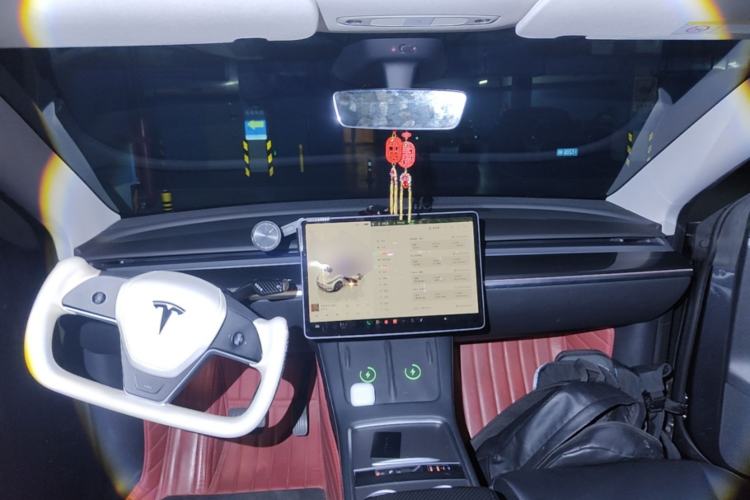 Used Tesla Model Y 2024 Long-Range All-Wheel-Drive Version Center Console