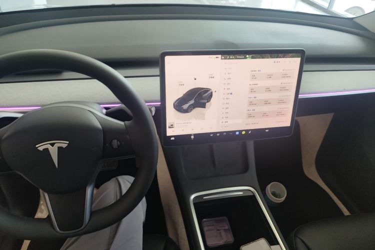 Used Tesla Model Y 2024 Long-Range All-Wheel-Drive Version Center Console