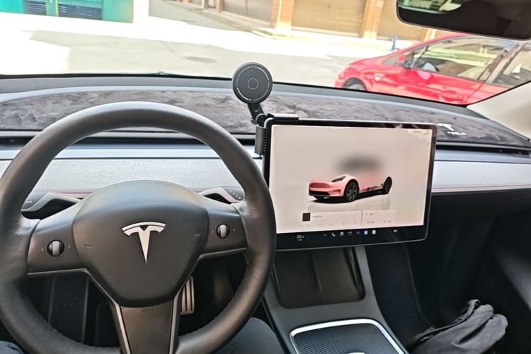 Used Tesla Model Y 2024 Rear-Wheel-Drive Version Center Console