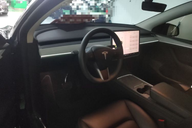 Used Tesla Model Y 2024 Long-Range All-Wheel-Drive Version Center Console
