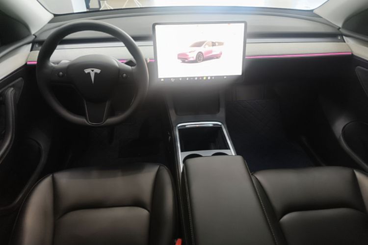 Used Tesla Model Y 2024 Long-Range All-Wheel-Drive Version Center Console