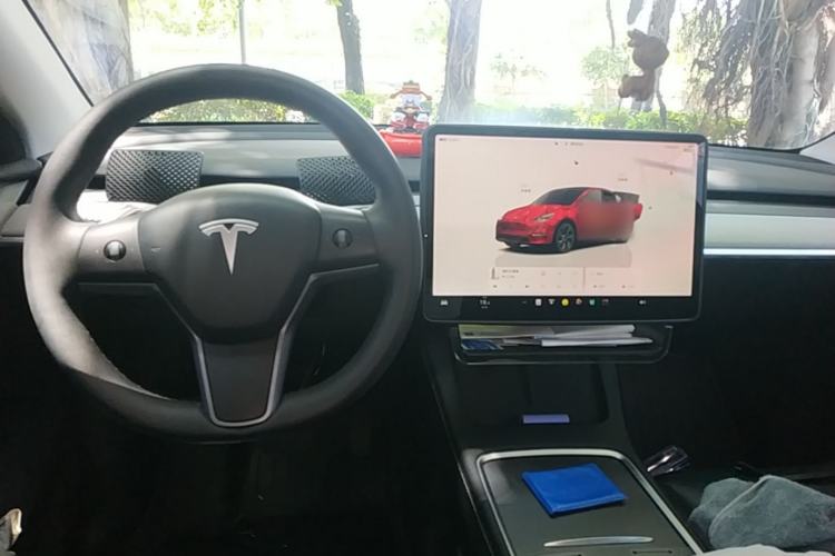 Used Tesla Model Y 2024 Long-Range All-Wheel-Drive Version Center Console