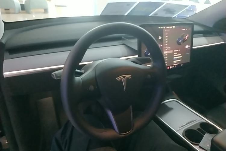 Used Tesla Model Y 2024 Rear-Wheel-Drive Version Center Console
