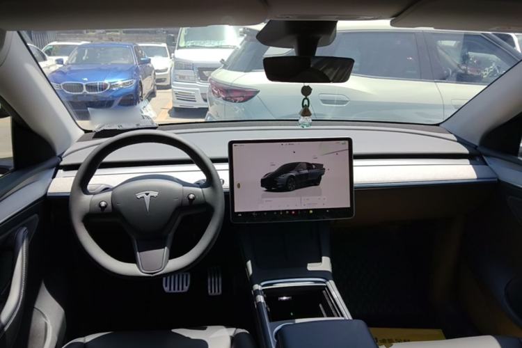 Used Tesla Model Y 2024 Rear-Wheel-Drive Version Center Console