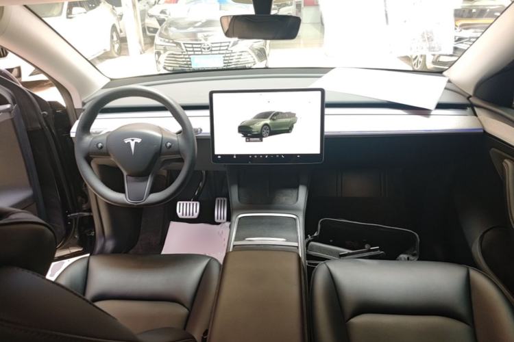 Used Tesla Model Y 2024 Long-Range All-Wheel-Drive Version Center Console