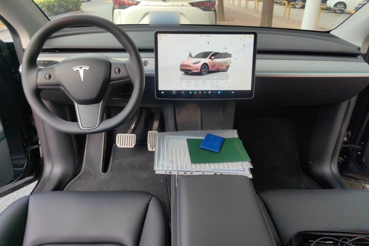 Used Tesla Model Y 2024 Rear-Wheel-Drive Version Center Console