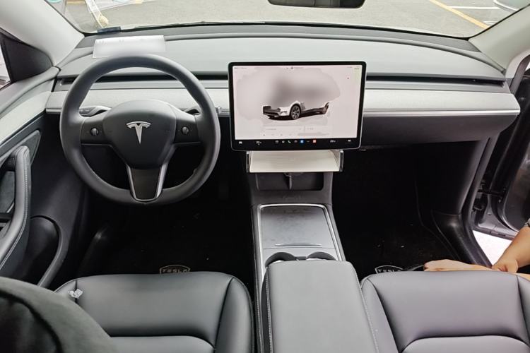 Used Tesla Model Y 2024 Long-Range All-Wheel-Drive Version Center Console
