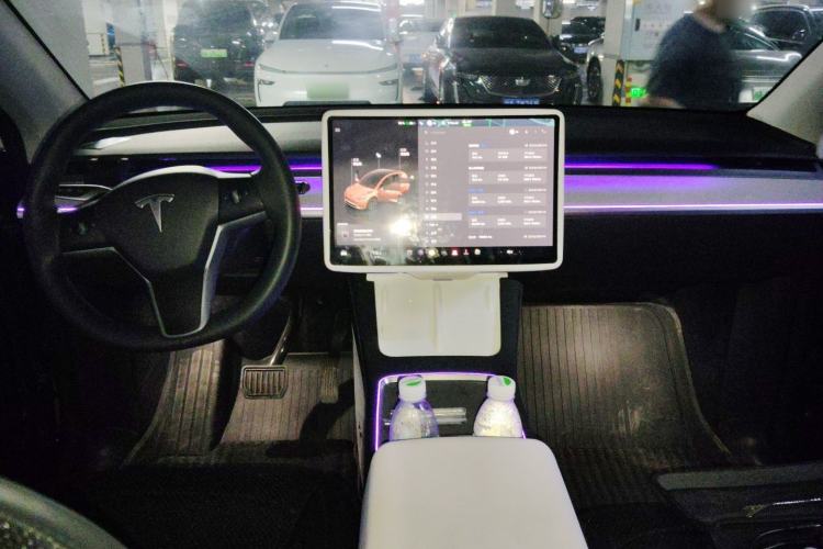 Used Tesla Model Y 2024 Long-Range All-Wheel-Drive Version Center Console