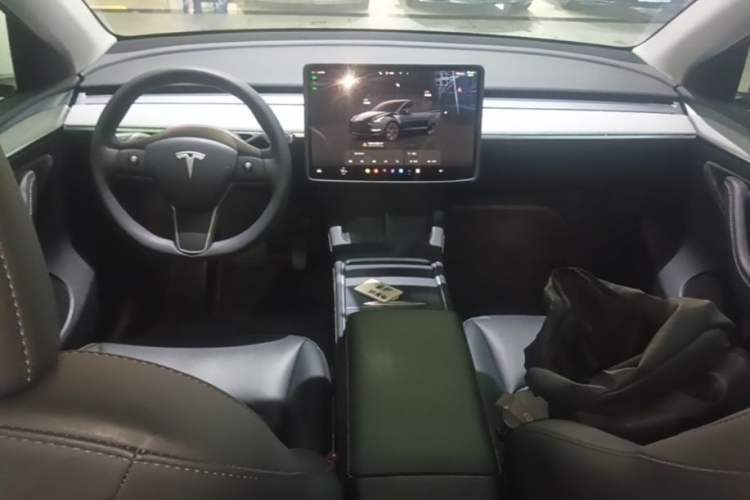 Used Tesla Model Y 2024 Rear-Wheel-Drive Version Center Console