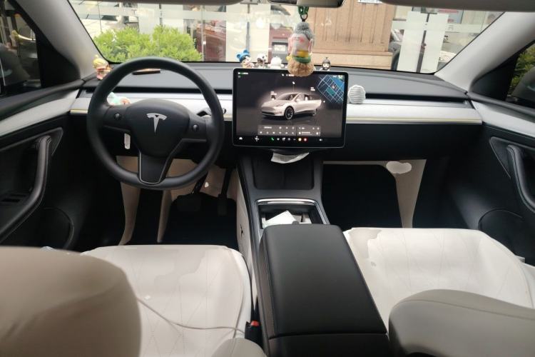 Used Tesla Model Y 2024 Rear-Wheel-Drive Version Center Console