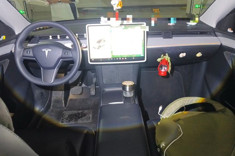 Used Tesla Model Y 2024 Rear-Wheel-Drive Version Center Console
