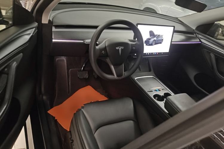 Used Tesla Model Y 2024 Rear-Wheel-Drive Version Center Console