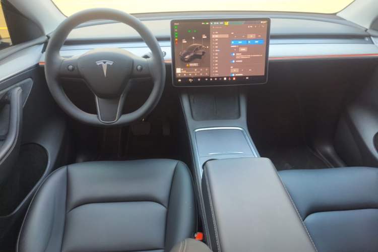 Used Tesla Model Y 2024 Long-Range All-Wheel-Drive Version Center Console