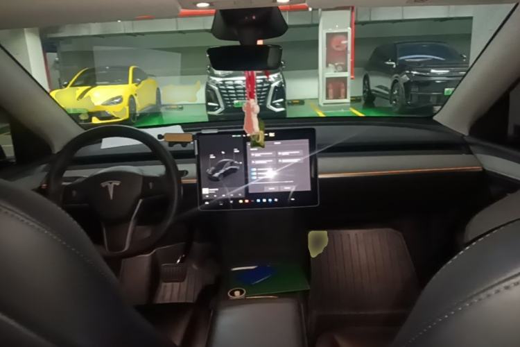Used Tesla Model Y 2024 Rear-Wheel-Drive Version Center Console