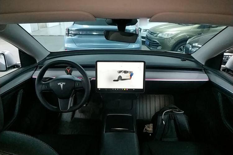 Used Tesla Model Y 2024 Long-Range All-Wheel-Drive Version Center Console