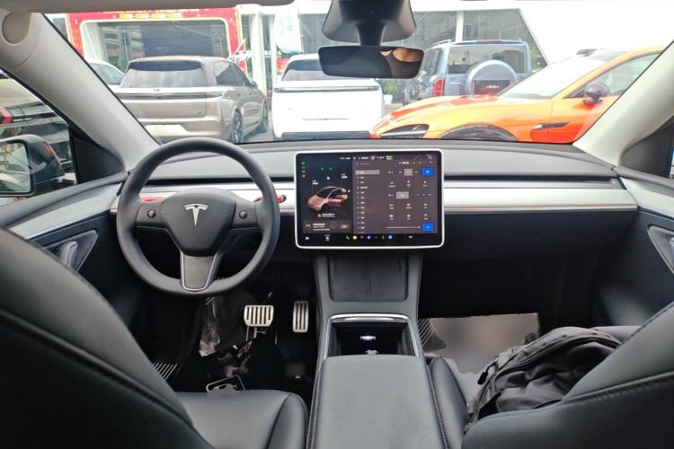Used Tesla Model Y 2024 Rear-Wheel-Drive Version Center Console
